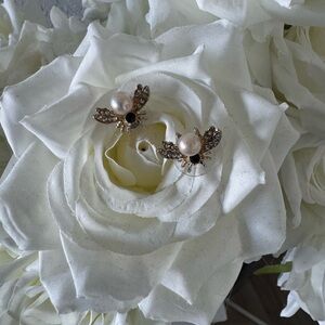 Elegant Pearl and Gold Bee Earrings